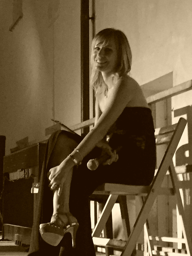 Ilaria live